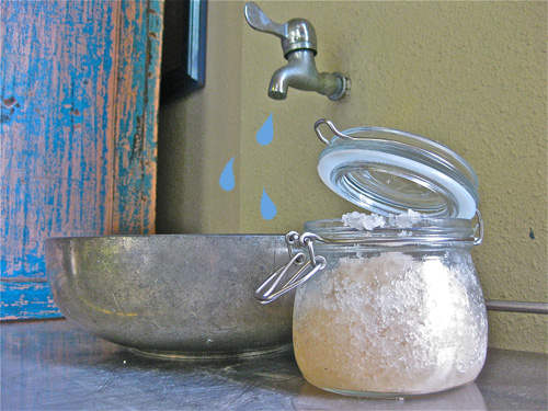 {diy} Anti-Bacterial Hand Scrub Recipe | littlegreendot.com