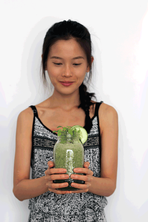 Jolin modelling the Superfood Green Smoothie Face Mask