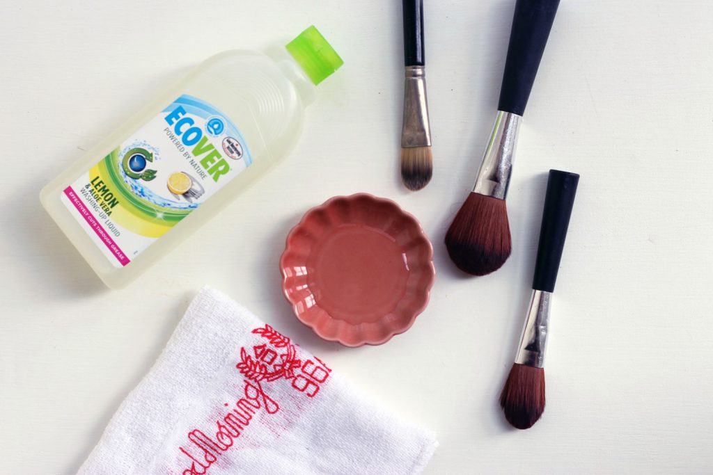 Ten Smart Uses for Dish Soap - Wash Your Make-Up Brushes | littlegreendot.com