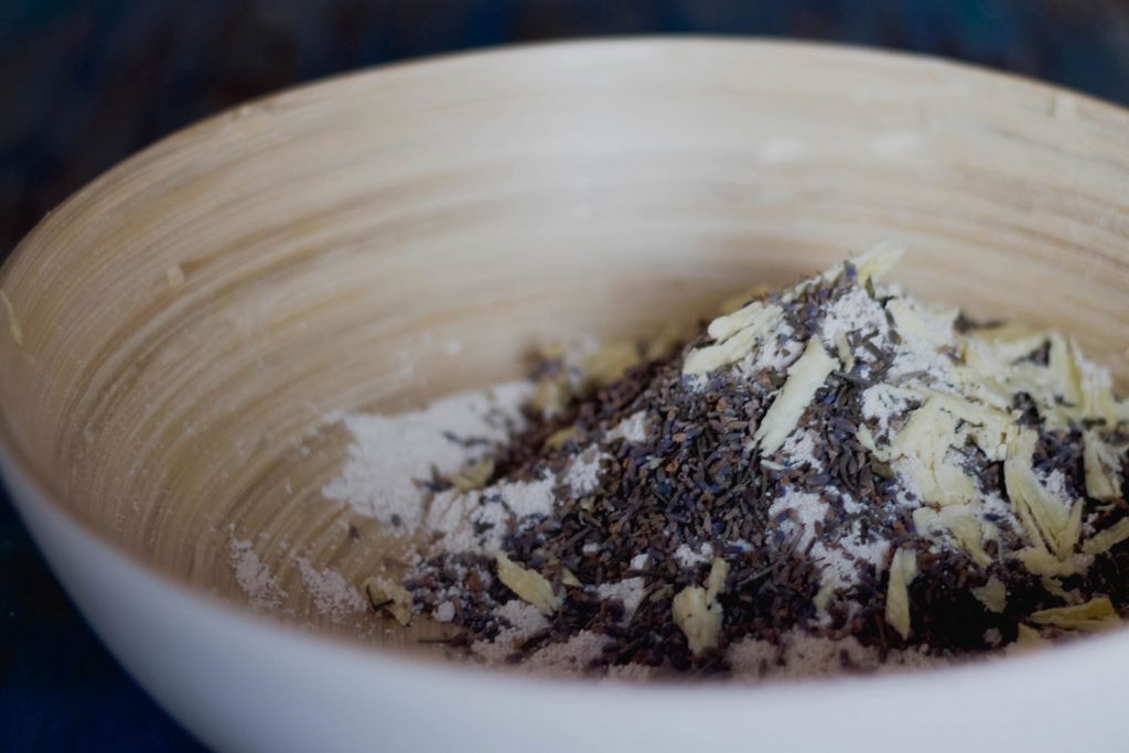 Silky Oat Bath Tea Recipe | littlegreendot.com
