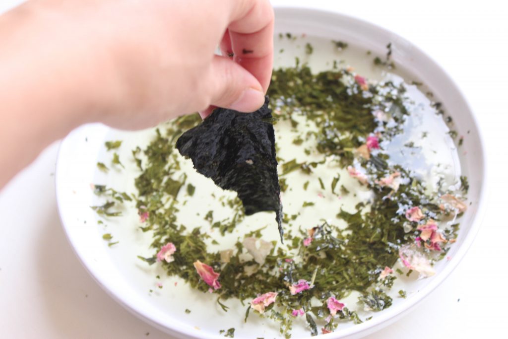 Herbal Seaweed Mask DIY | littlegreendot.com