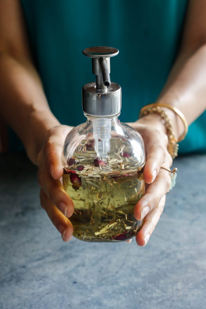 Summertime Breeze Body Oil Recipe | littlegreendot.com