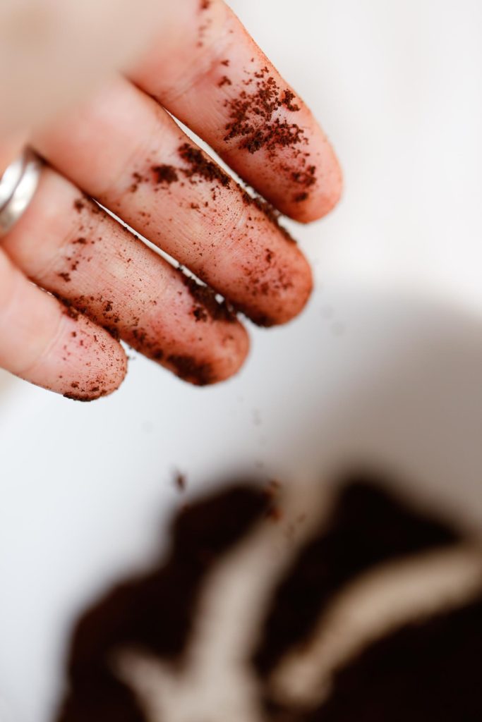 Coffee Scrub + How to Make it Super Gentle | littlegreendot.com