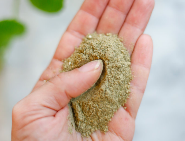 Herbal Powder Face Mask to soothe skin & mood.